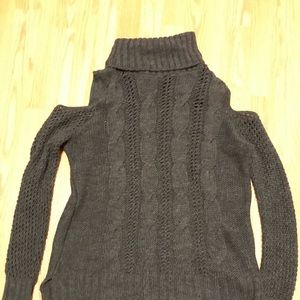 American Eagle turtle neck cold shoulder sweater